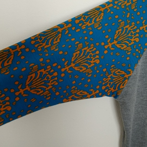 LuLa Roe Randy Baseball Tee - Picture 2 of 3